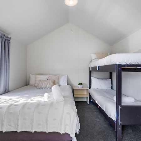 Tasman Holiday Parks Picton Eksteriør billede A bunk bed in a bedroom