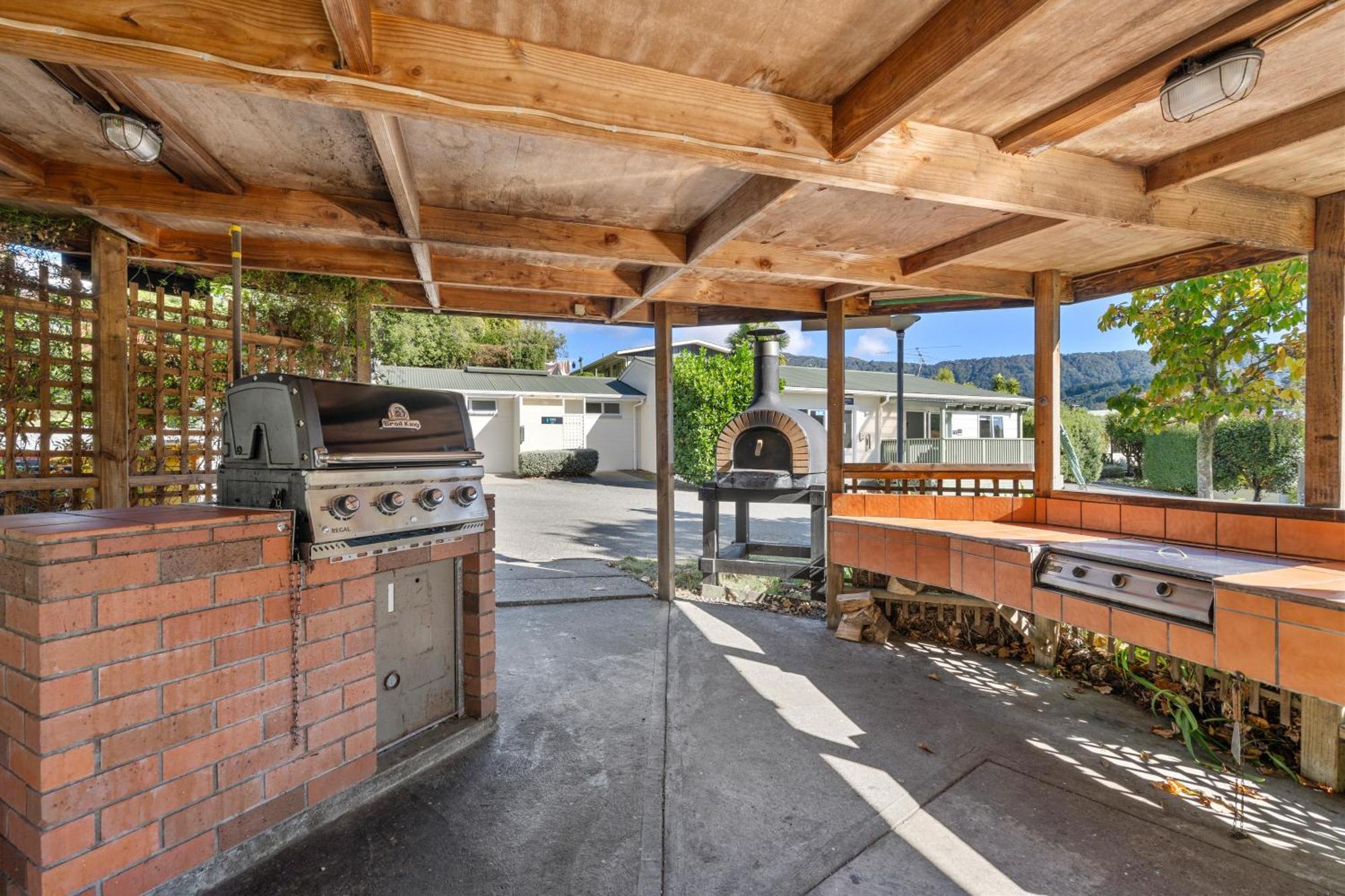 Tasman Holiday Parks Picton Eksteriør billede Outdoor kitchen at the 2019 San Diego Comic-Con