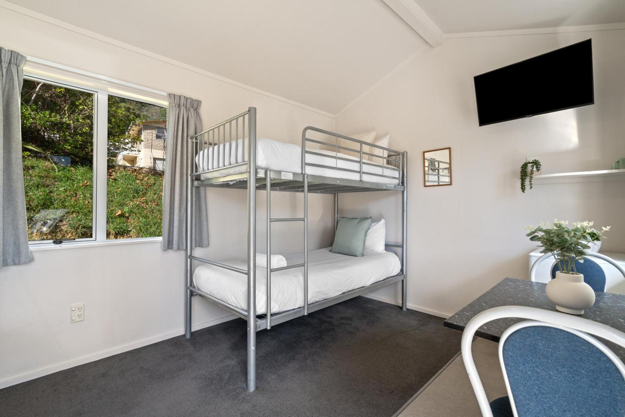 Tasman Holiday Parks Picton Eksteriør billede A bunk bed