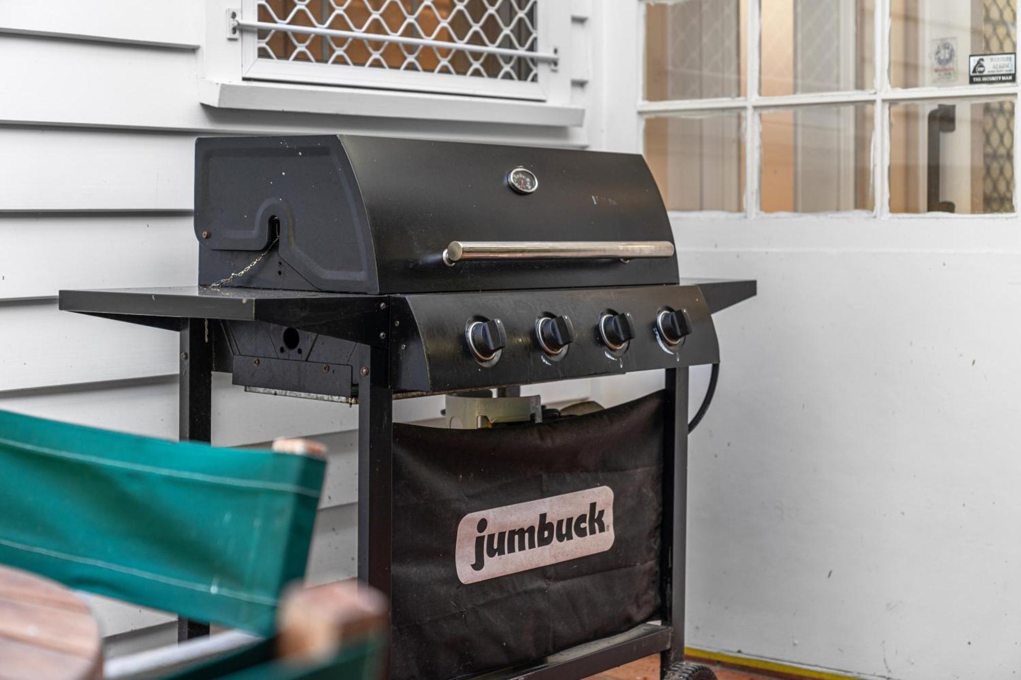 Tasman Holiday Parks Picton Eksteriør billede A gas barbecue
