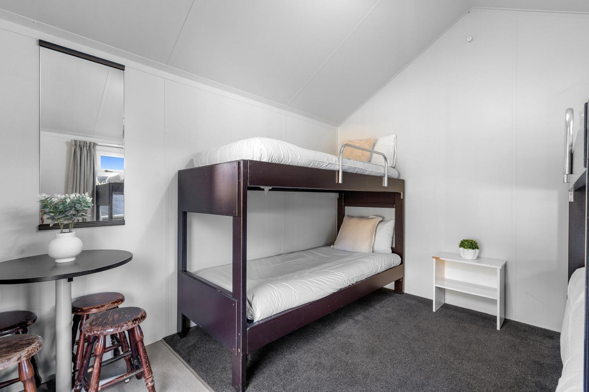 Tasman Holiday Parks Picton Eksteriør billede A bunk bed