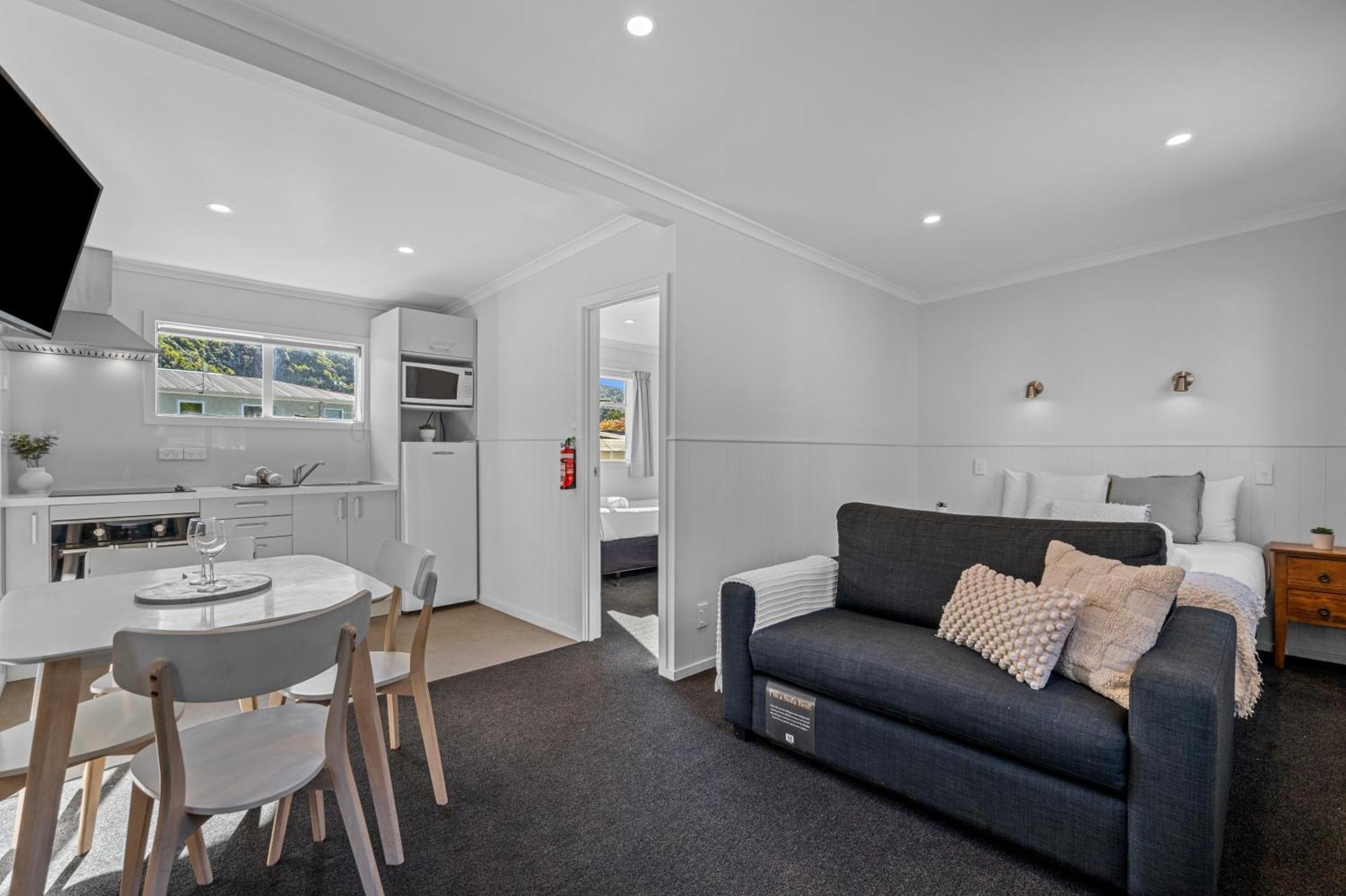 Tasman Holiday Parks Picton Eksteriør billede A typical studio apartment