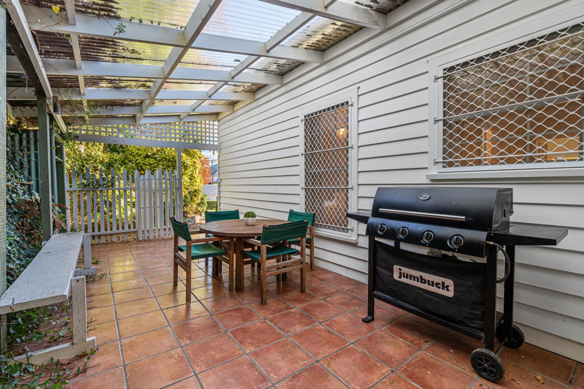 Tasman Holiday Parks Picton Eksteriør billede A backyard barbecue