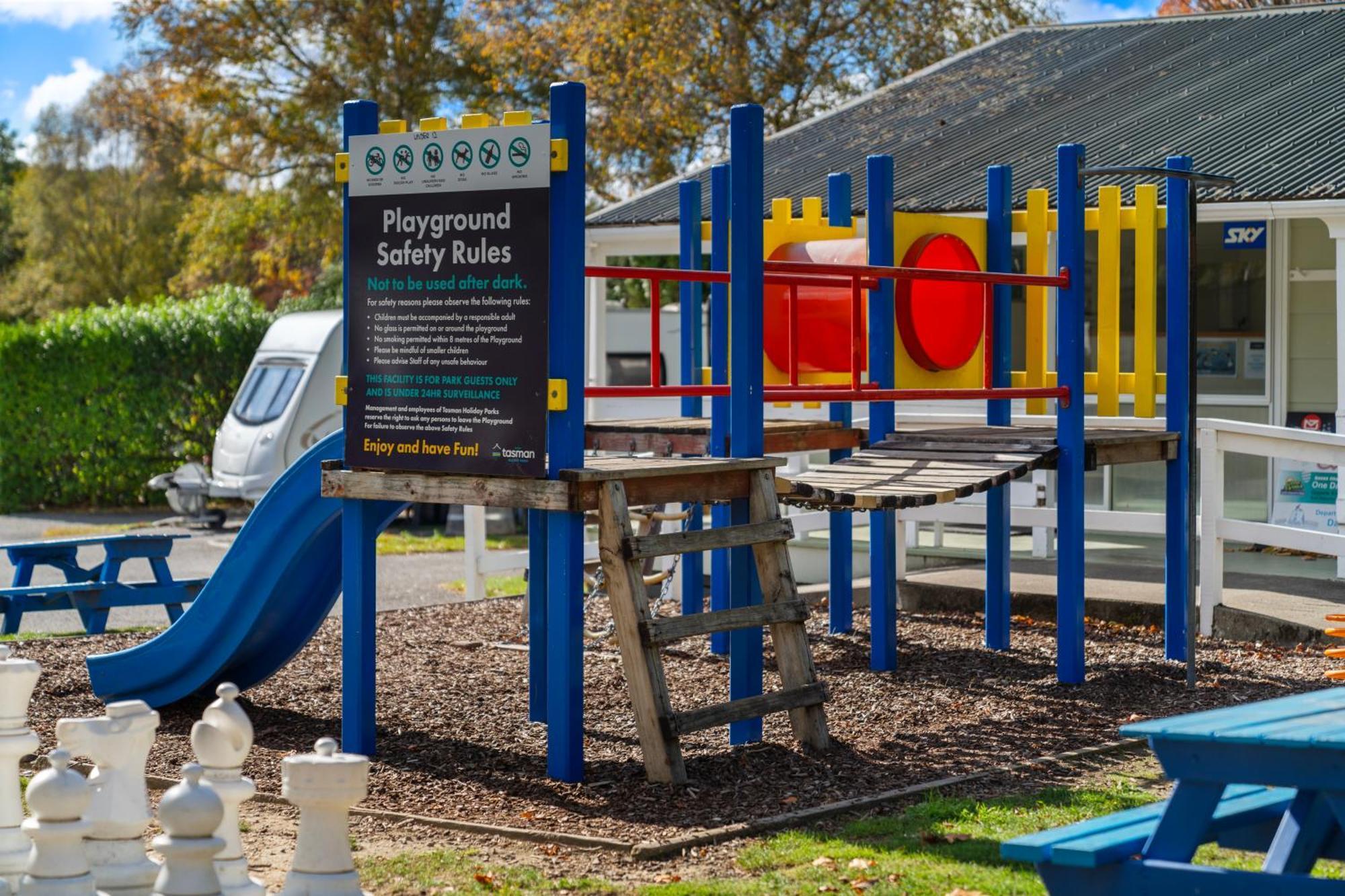 Tasman Holiday Parks Picton Eksteriør billede Playground at the visitor centre