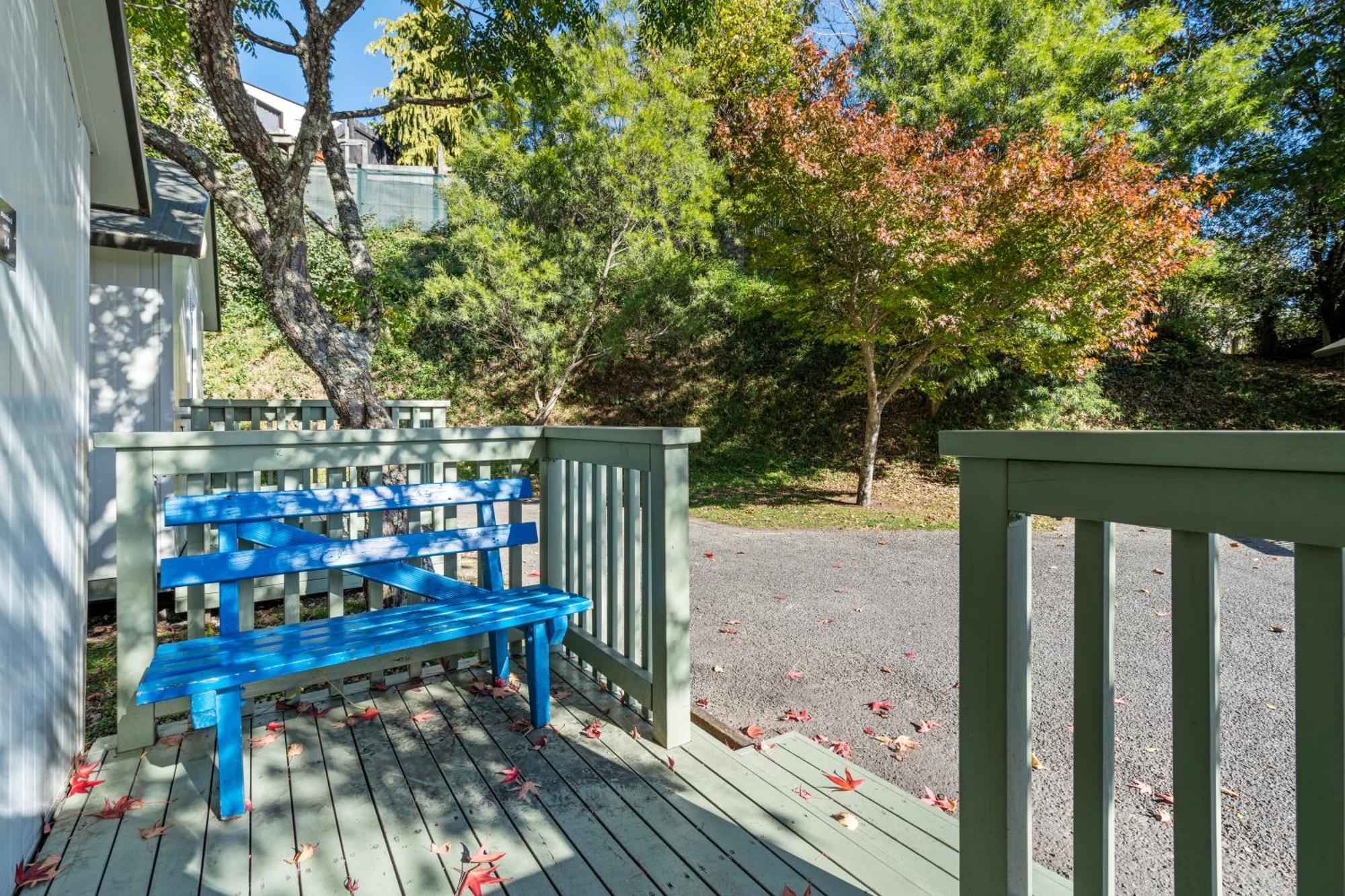 Tasman Holiday Parks Picton Eksteriør billede A view of the deck at the 1906 Spring Street house