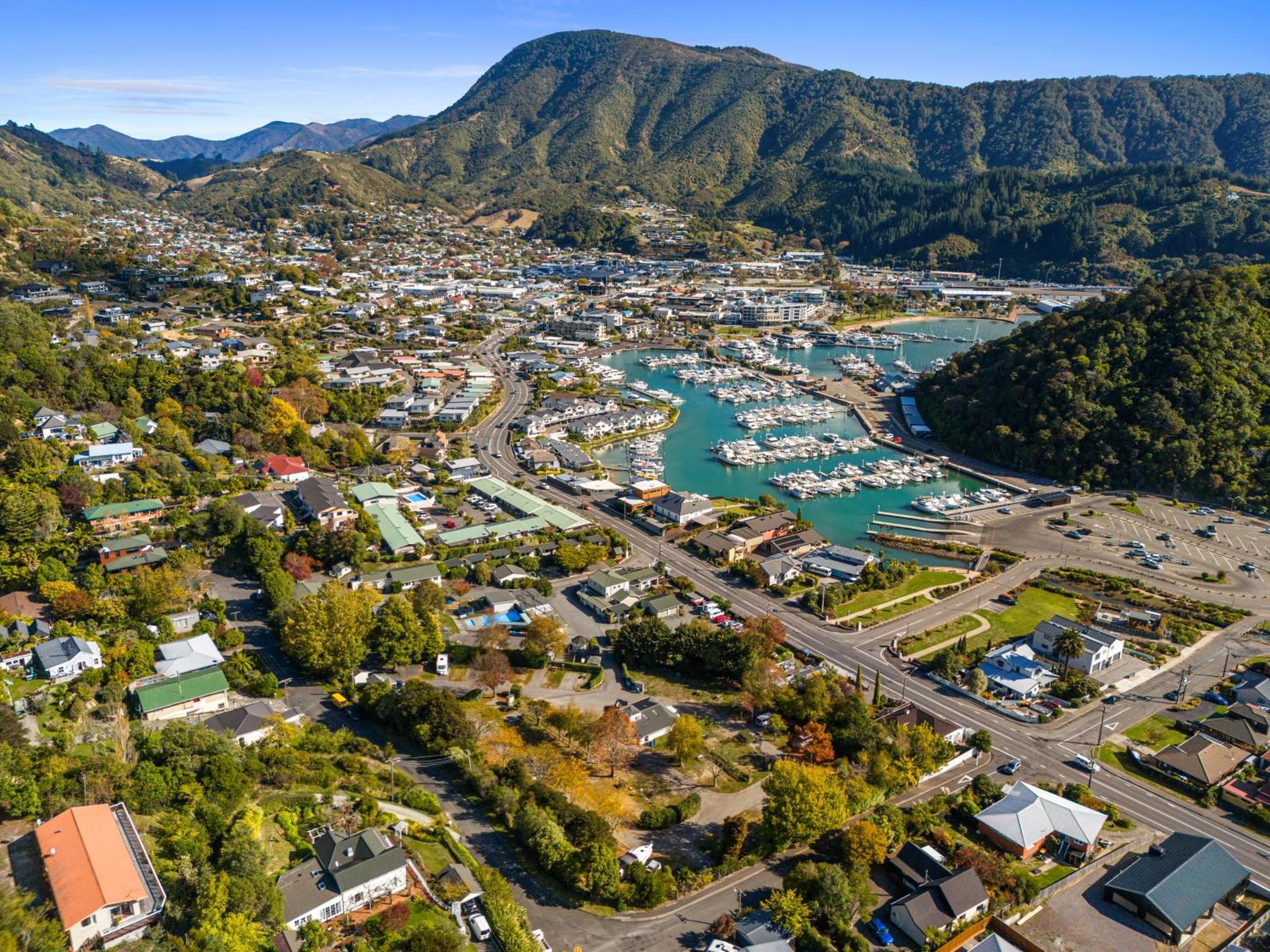 Tasman Holiday Parks Picton Eksteriør billede Aerial view of Akaroa