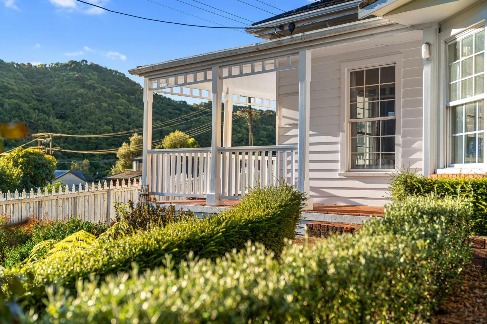 Tasman Holiday Parks Picton Eksteriør billede The house's front entrance