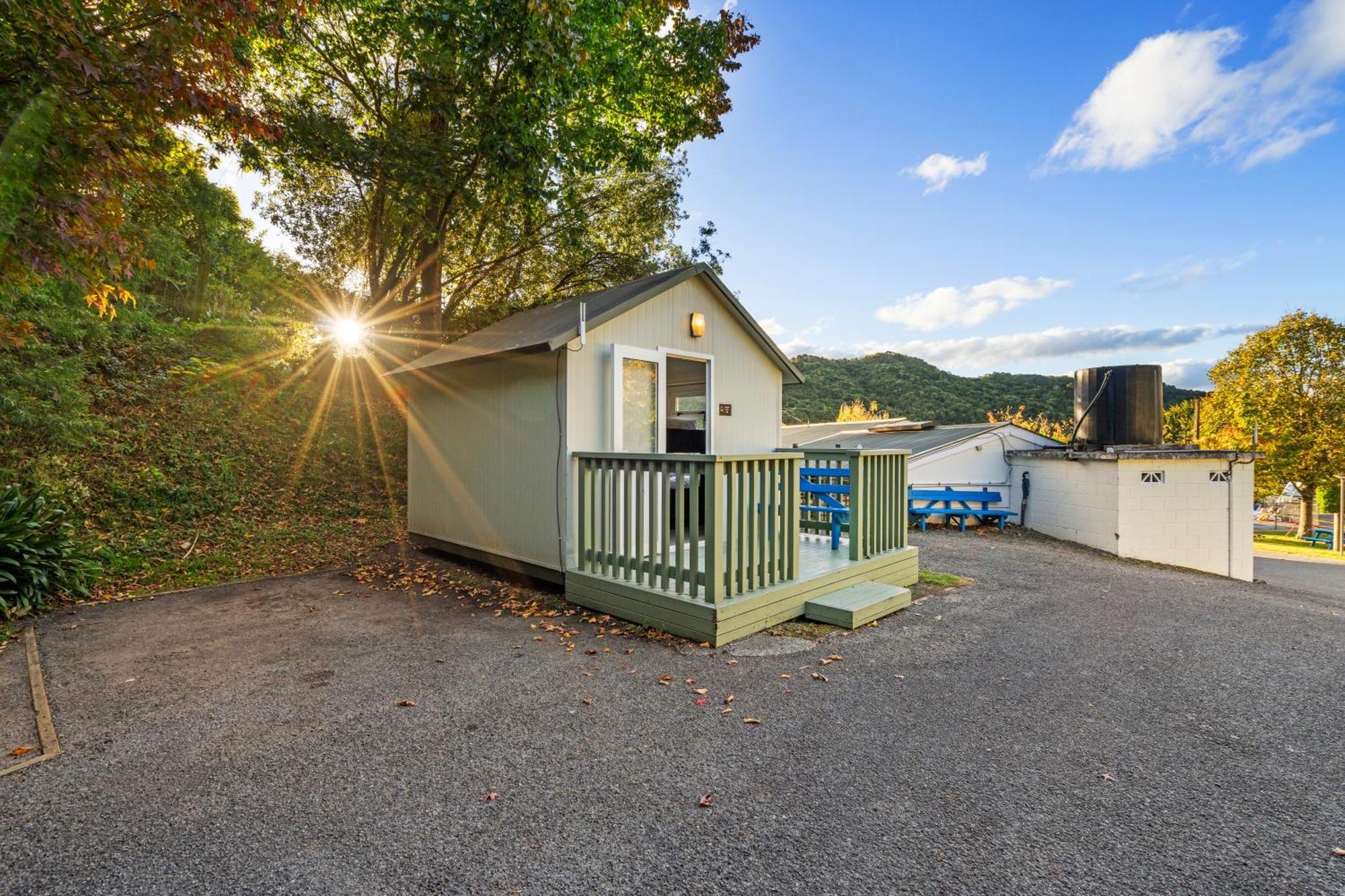 Tasman Holiday Parks Picton Eksteriør billede A tiny home in New York